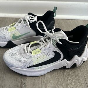 Nike White and Black Chunky Sneakers